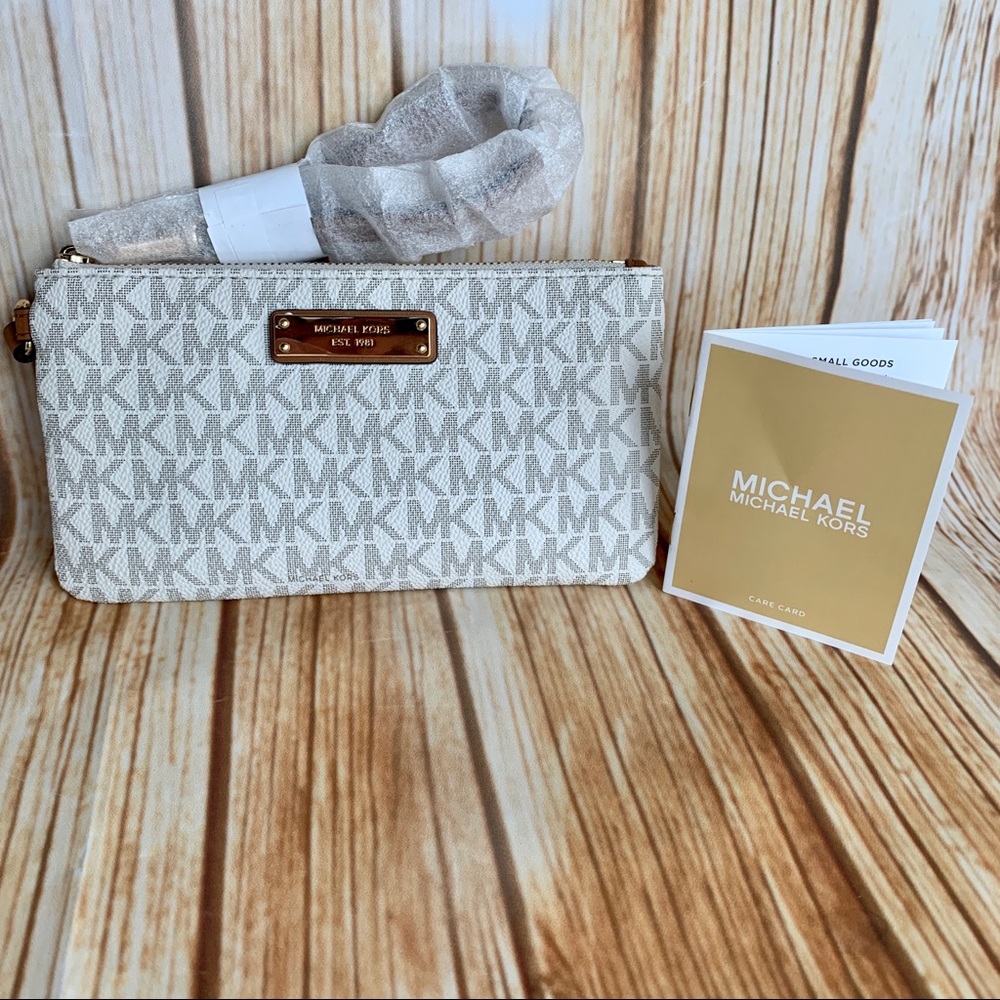 Michael Kors Signature Jet Set Medium Wristlet